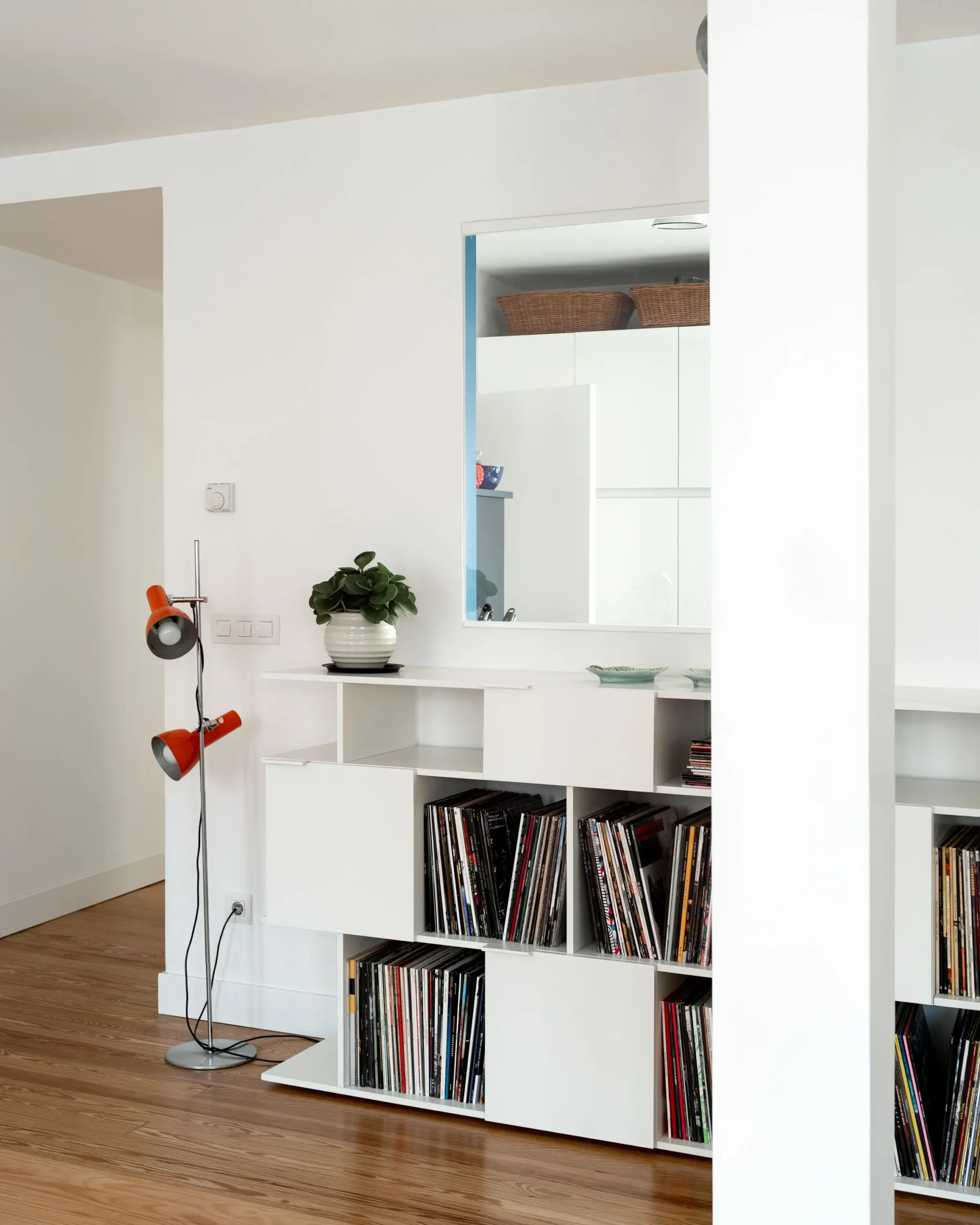 Fotografía interiores mueble vinilos en vivienda de Bilbao Fotografía interiores mueble vinilos en vivienda de Bilbao