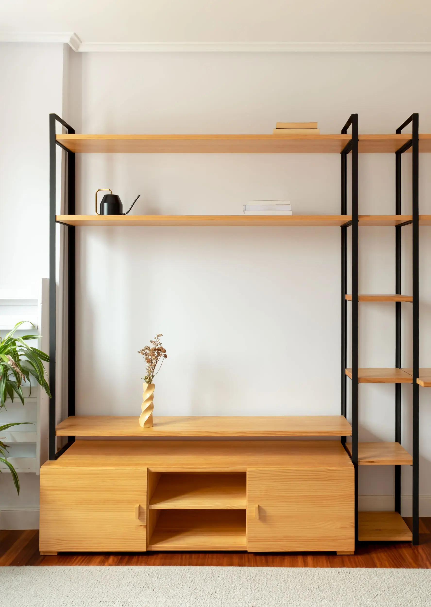 Fotografía interiores estanterías vivienda en Galdakao Fotografía interiores estanterías vivienda en Galdakao