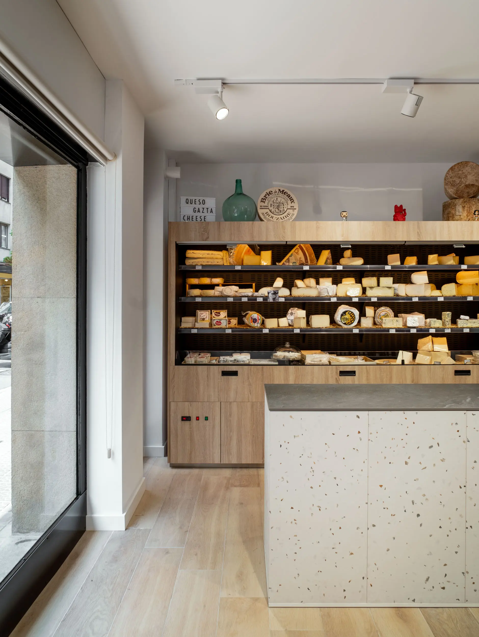 Photography interior design of La Manducateca cheeses Photography interior design of La Manducateca cheeses
