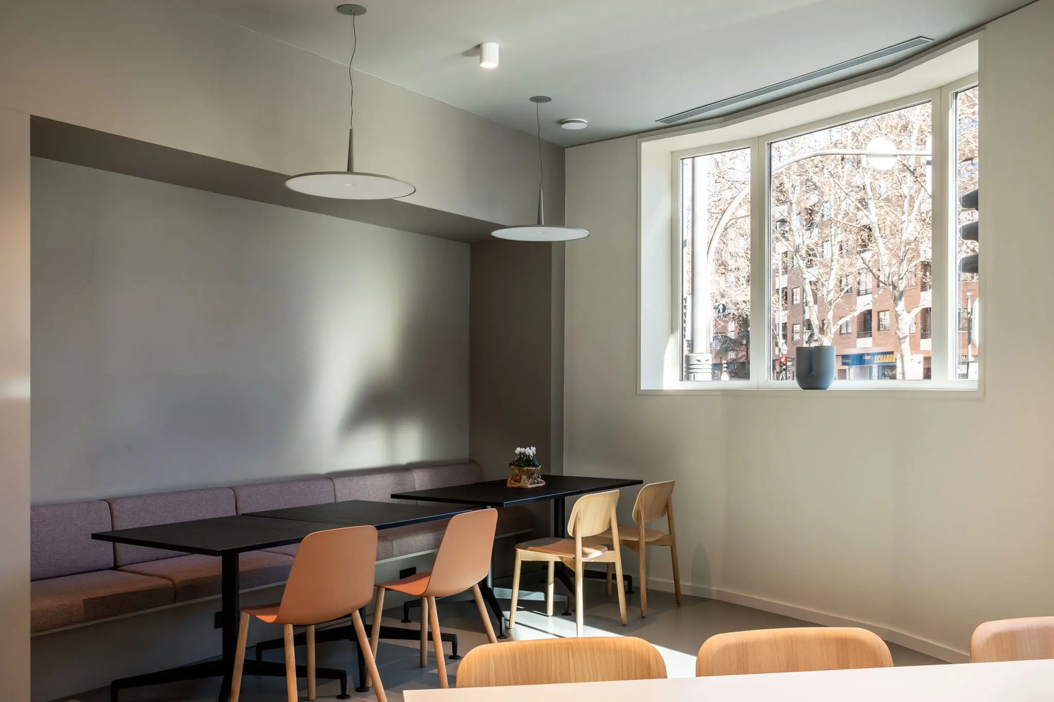 Architectural photography Regus Logroño tables Architectural photography Regus Logroño tables