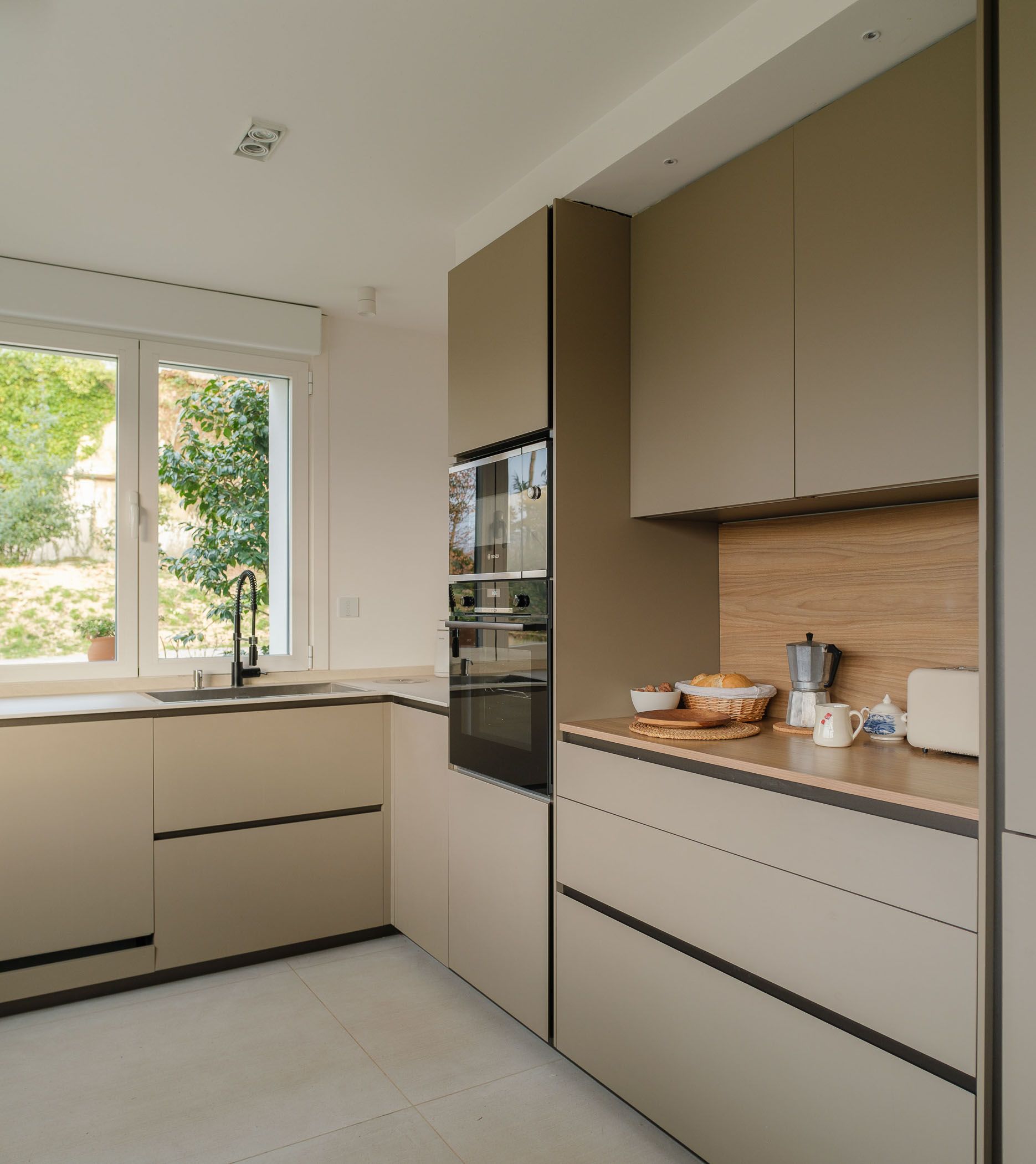 areitio-etxea comedor de la vivienda en olabarri kalea